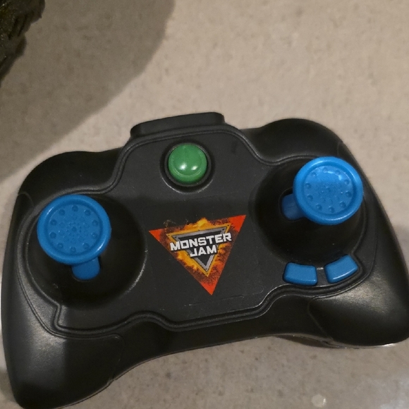 Shark Monster Truck with Remote Control - Picture 6 of 7